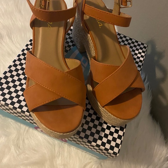 wedges - Picture 2 of 2